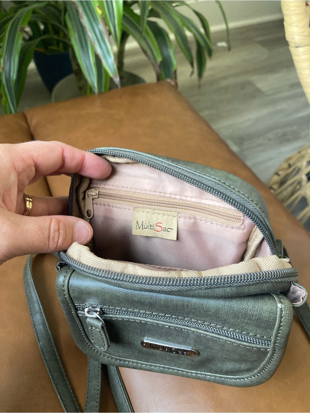 MultiSac Olive Green Crossbody Bag Mini Organizer Travel Purse EUC - Picture 3 of 8